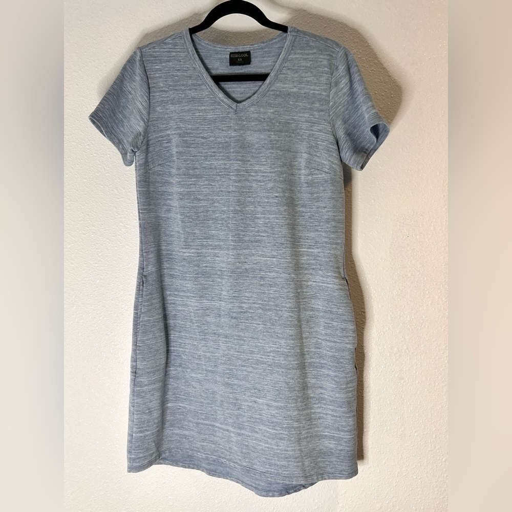 32 Degrees Light Blue V-Neck Top Size Medium